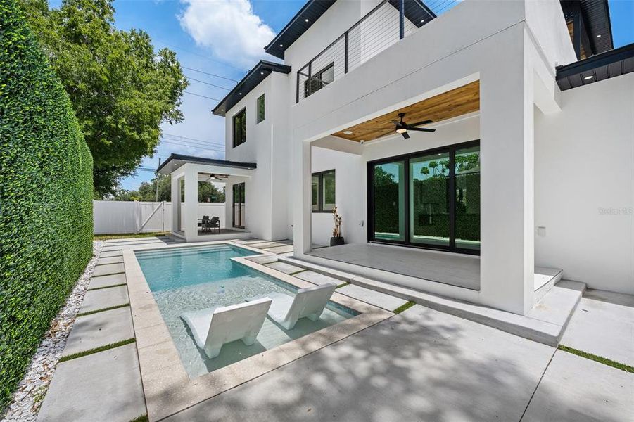 Exterior details and patio area of a home in , Tampa (Image 3).