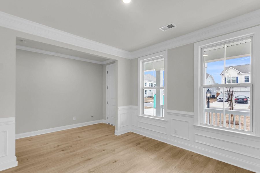 Spacious, unfurnished interior of a new home in Tidewater at Lakes of Cane Bay, Summerville (Image 17).