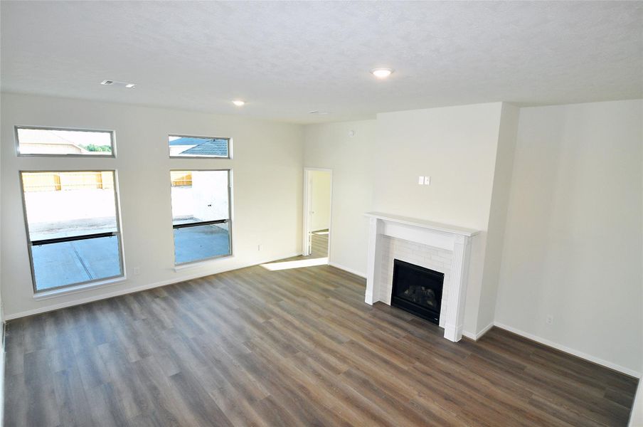 Spacious, unfurnished interior of a new home in , League City (Image 18).
