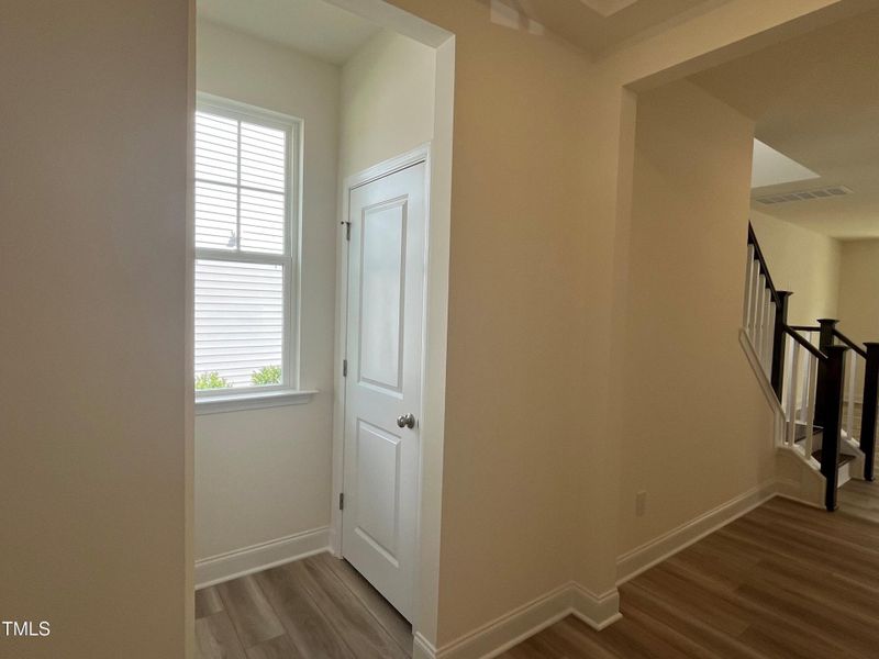 Entrance hallway w/large storage closet