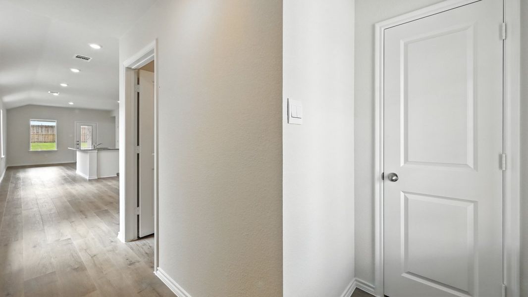 Spacious, unfurnished interior of a new home in Wildcat Ranch, Crandall (Image 27).