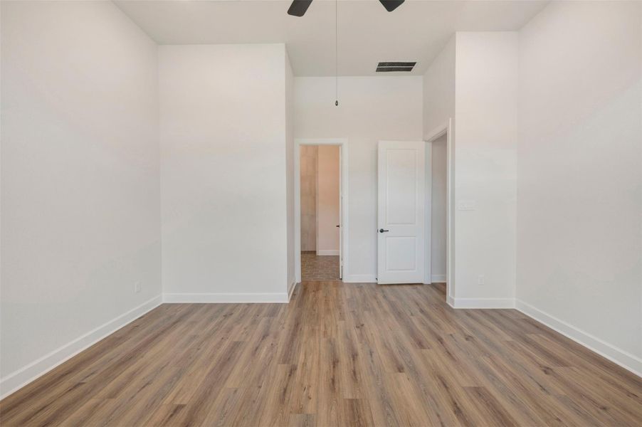 Spacious, unfurnished interior of a new home in Harvest Green - Reserve Collection, Richmond (Image 21).