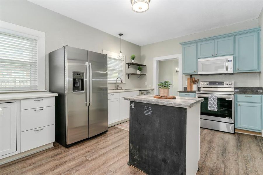 Furnished interior view inside a new home in , Cleburne (Image 4).