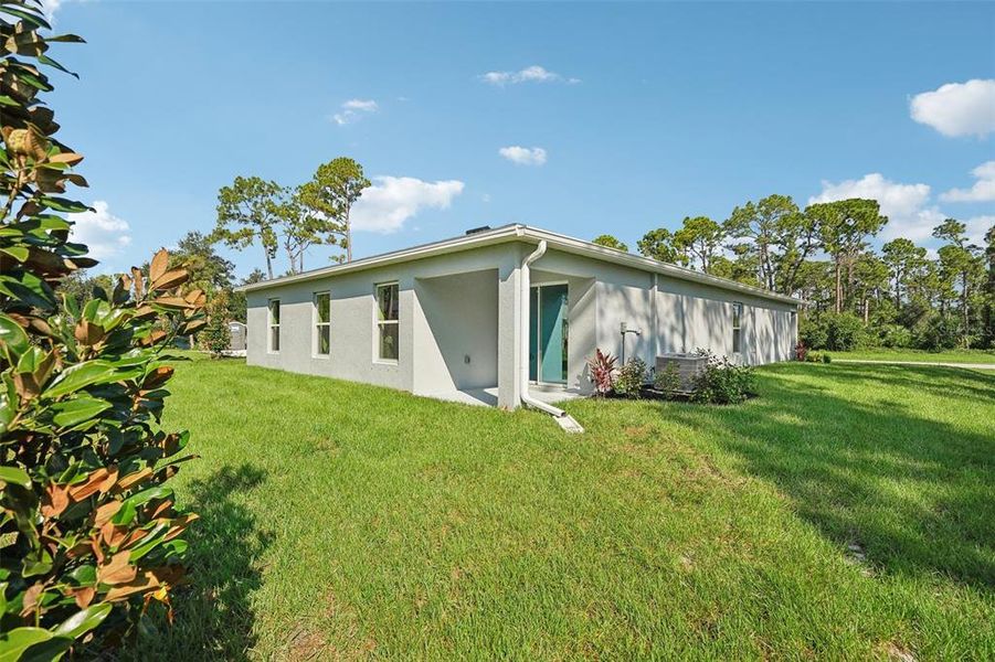 Exterior details and patio area of a home in North Port Classic, North Port (Image 30).