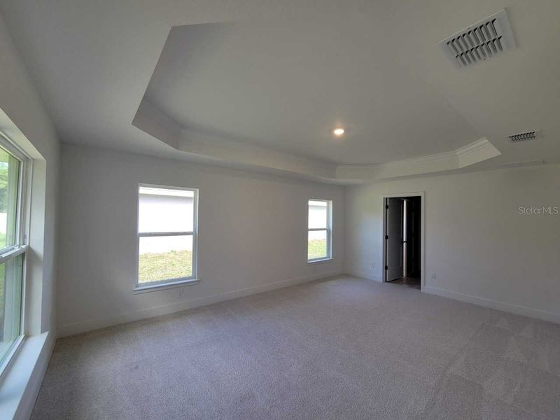 Spacious, unfurnished interior of a new home in Marion Oaks, Ocala (Image 15).