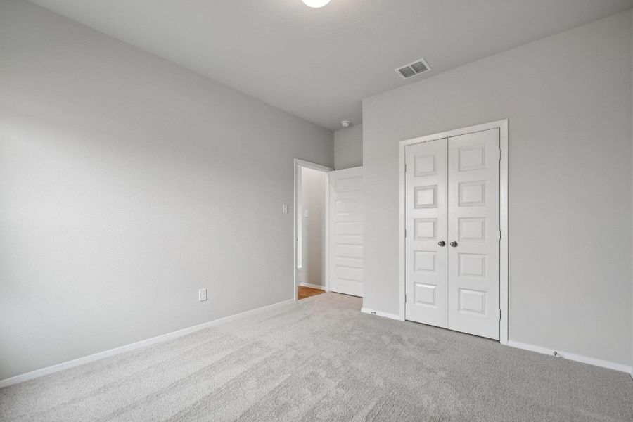 Spacious, unfurnished interior of a new home in Cloverleaf, Austin (Image 26).