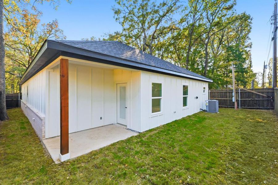 Exterior details and patio area of a home in , Gun Barrel City (Image 18).