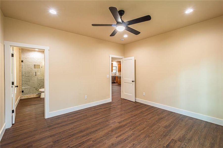 Spacious, unfurnished interior of a new home in , Dahlonega (Image 40).