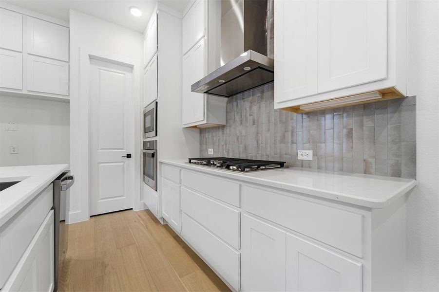 Furnished interior view inside a new home in Craig Ranch, McKinney (Image 10).