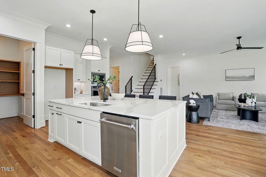 40-web-or-mls-Photo_010 (2) 40-web-or-mls-Photo_010 (2)