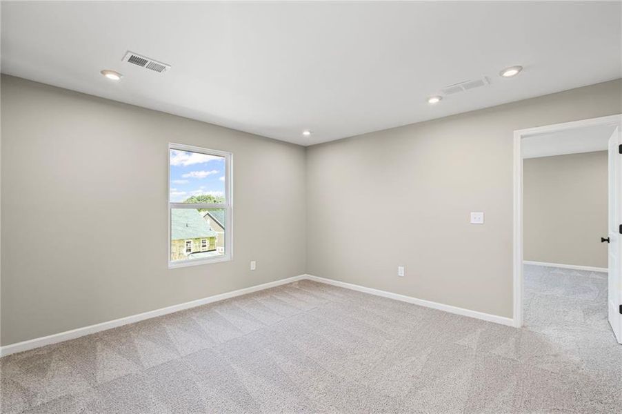Spacious, unfurnished interior of a new home in Twin Lakes, Braselton (Image 13).