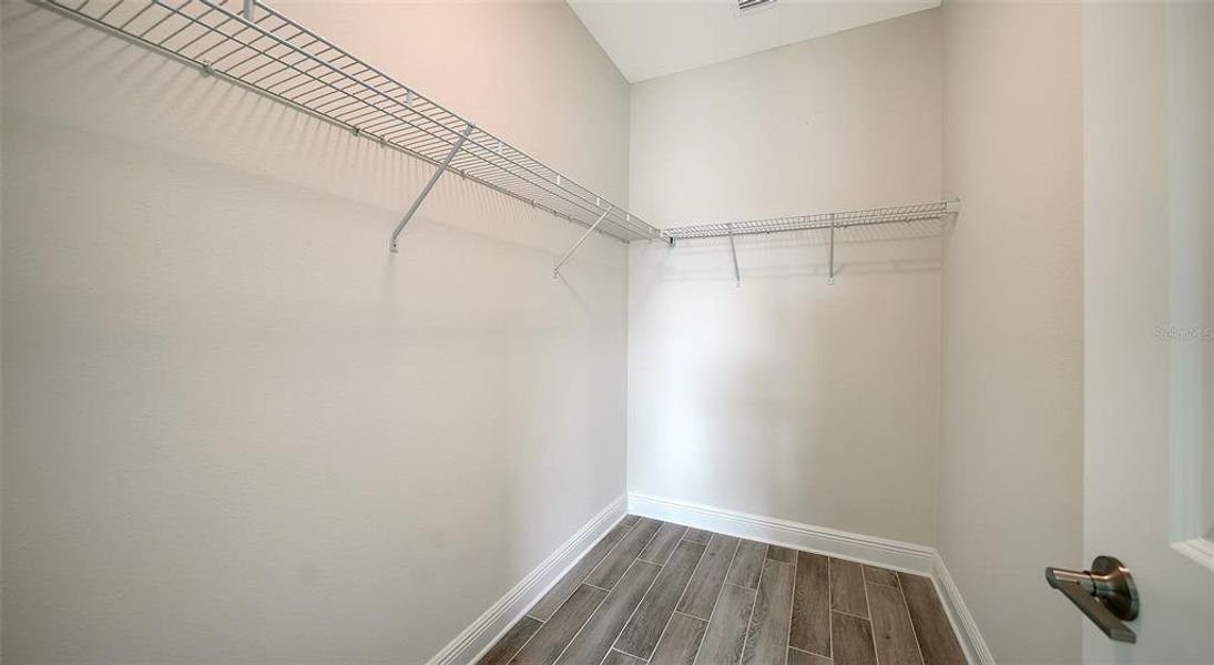 Spacious, unfurnished interior of a new home in Canoe Creek, Parrish (Image 18).