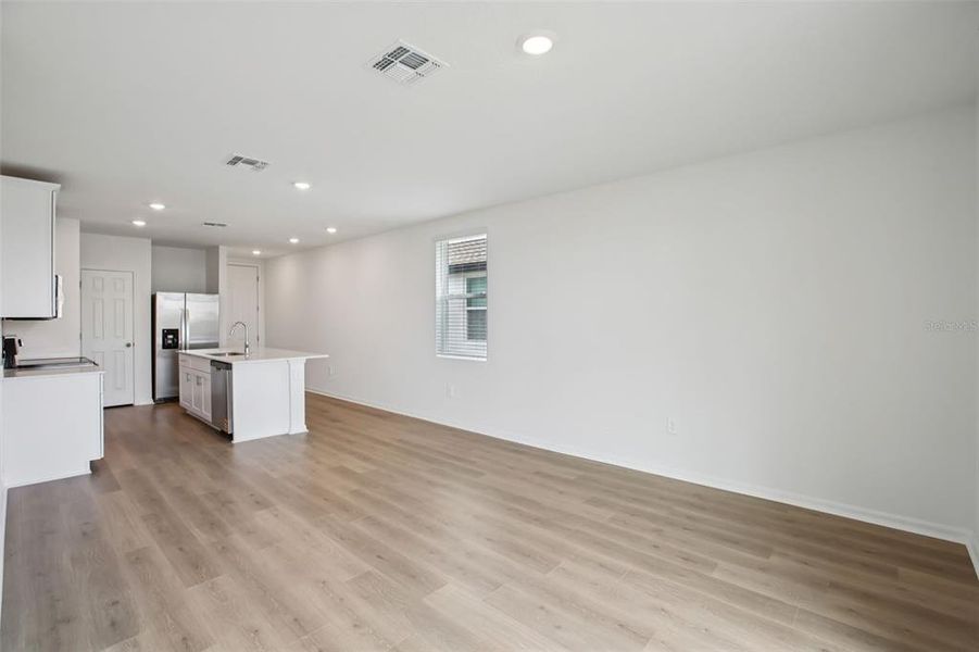 Spacious, unfurnished interior of a new home in Villamar - Classic Series, Winter Haven (Image 18).