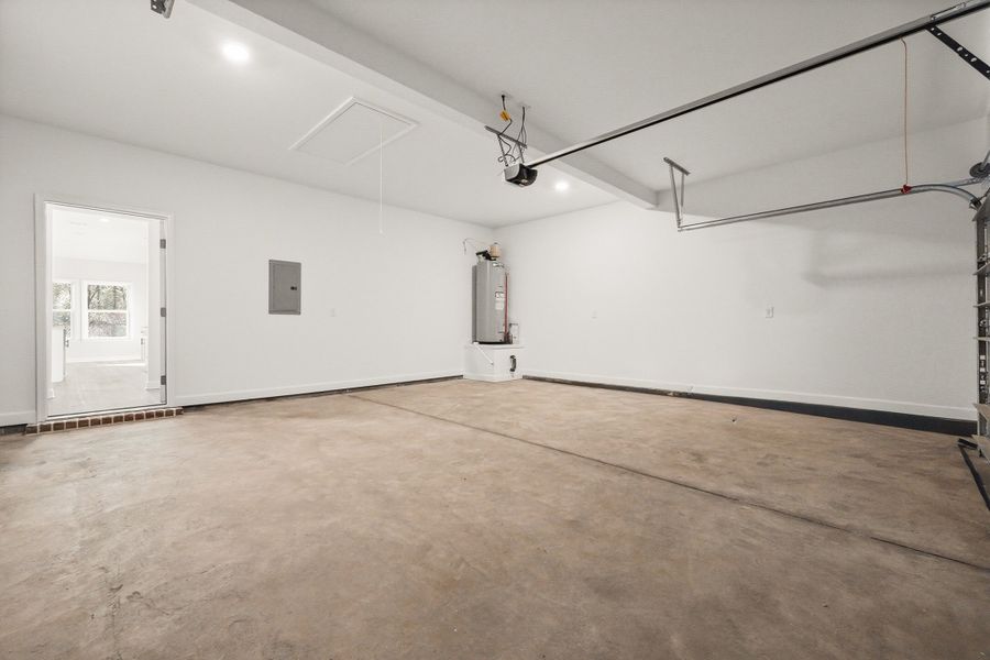 Spacious, unfurnished interior of a new home in Barton's Bend, Crestview (Image 43). Spacious, unfurnished interior of a new home in Barton's Bend, Crestview (Image 43).
