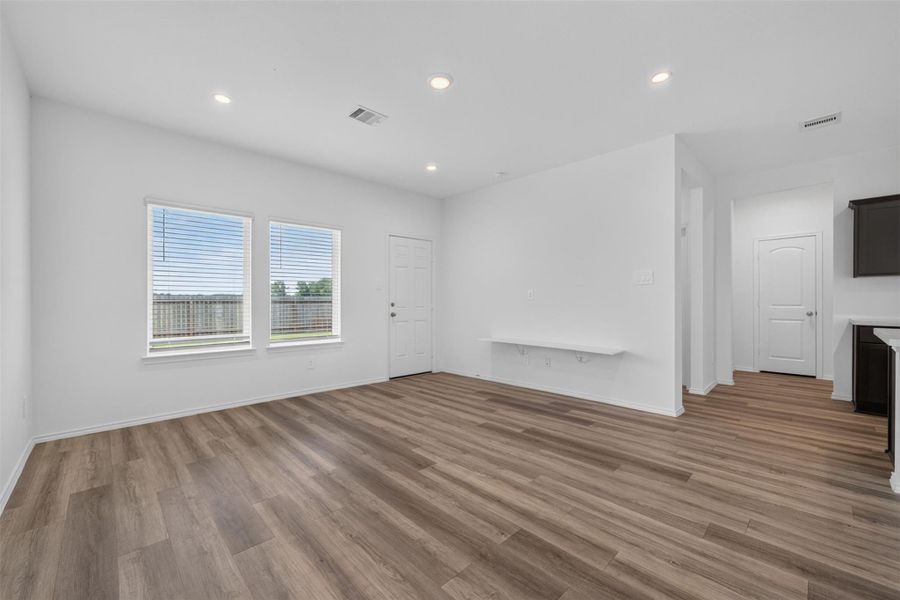 Spacious, unfurnished interior of a new home in , Houston (Image 30).