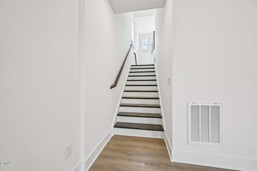 35-web-or-mls-Dunzo Dr-S1203-035