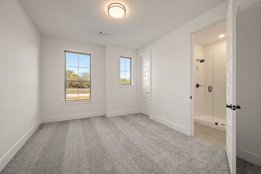 Spacious, unfurnished interior of a new home in Rolling Creek Ranch, Aledo (Image 42).