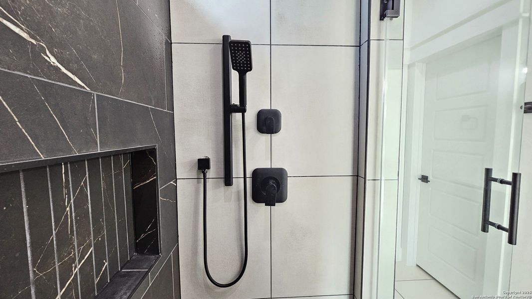 Close-up of interior finishes inside a home in , Atascosa (Image 12). Close-up of interior finishes inside a home in , Atascosa (Image 12).