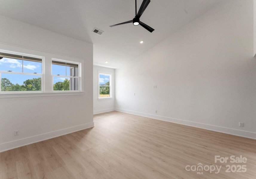 Spacious, unfurnished interior of a new home in , Wesley Chapel (Image 16).