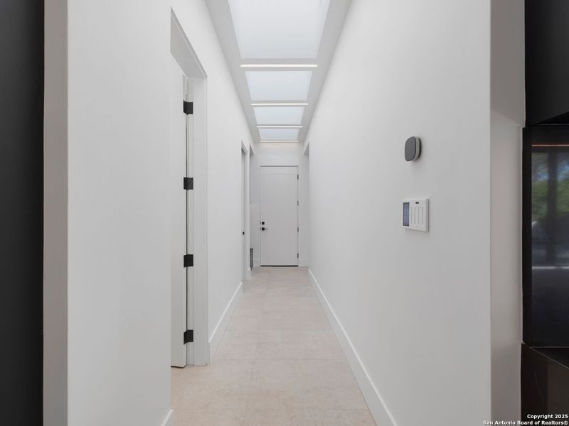 Spacious, unfurnished interior of a new home in , San Antonio (Image 20).