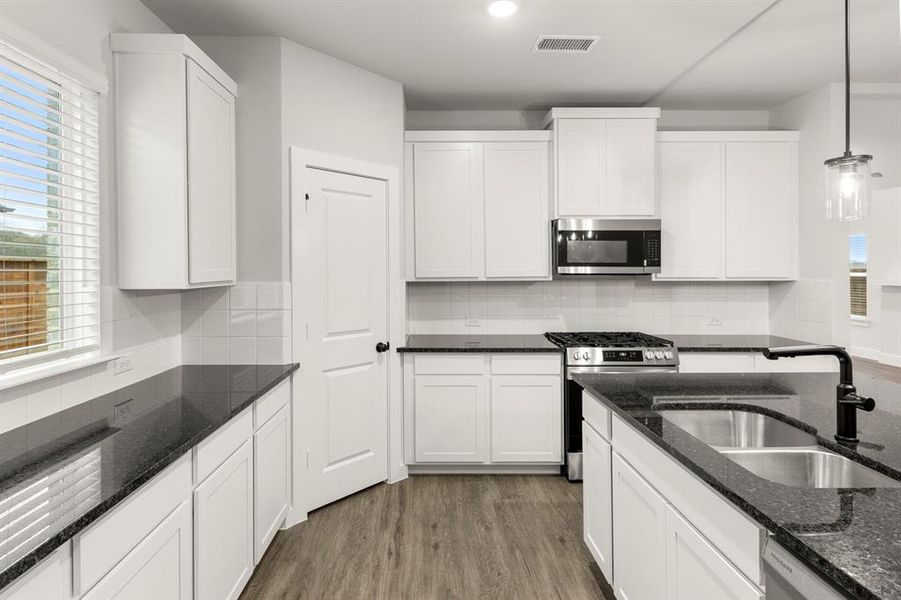 11. 1921 Sapphire - Kitchen (4) 11. 1921 Sapphire - Kitchen (4)