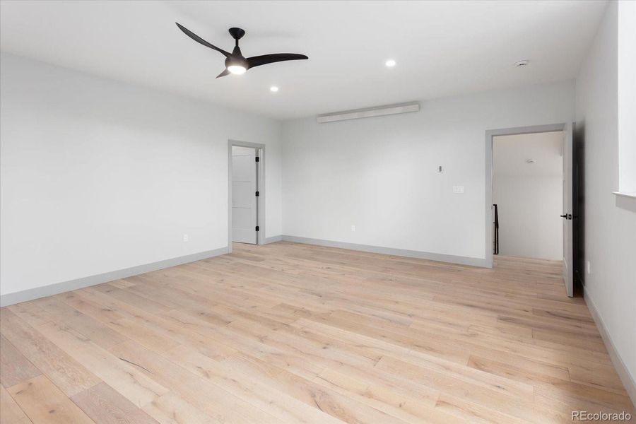 Spacious, unfurnished interior of a new home in , Salida (Image 38).