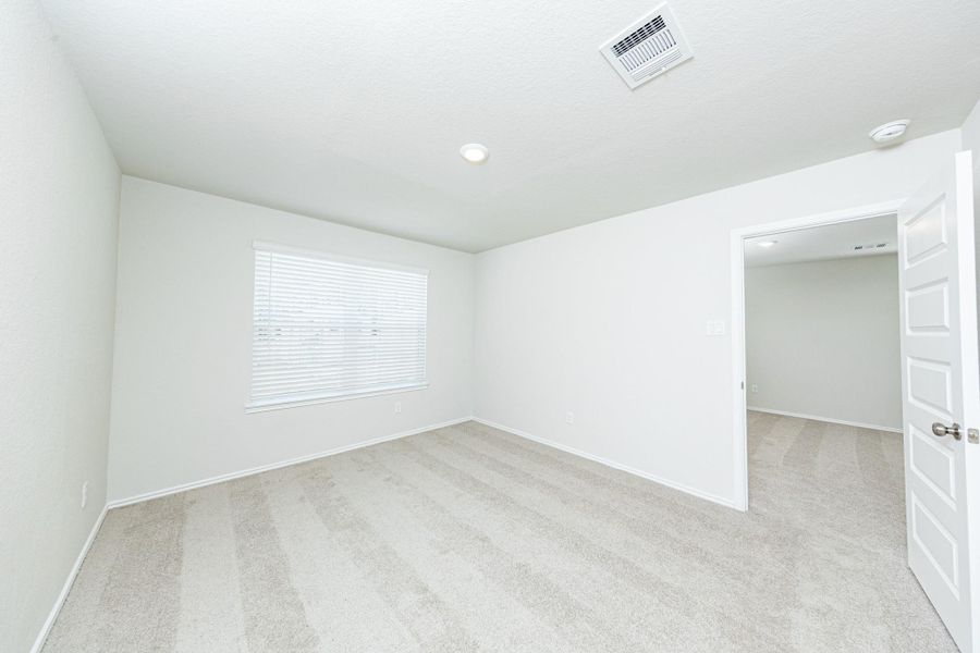 Spacious, unfurnished interior of a new home in Townsend Reserve, Splendora (Image 17).
