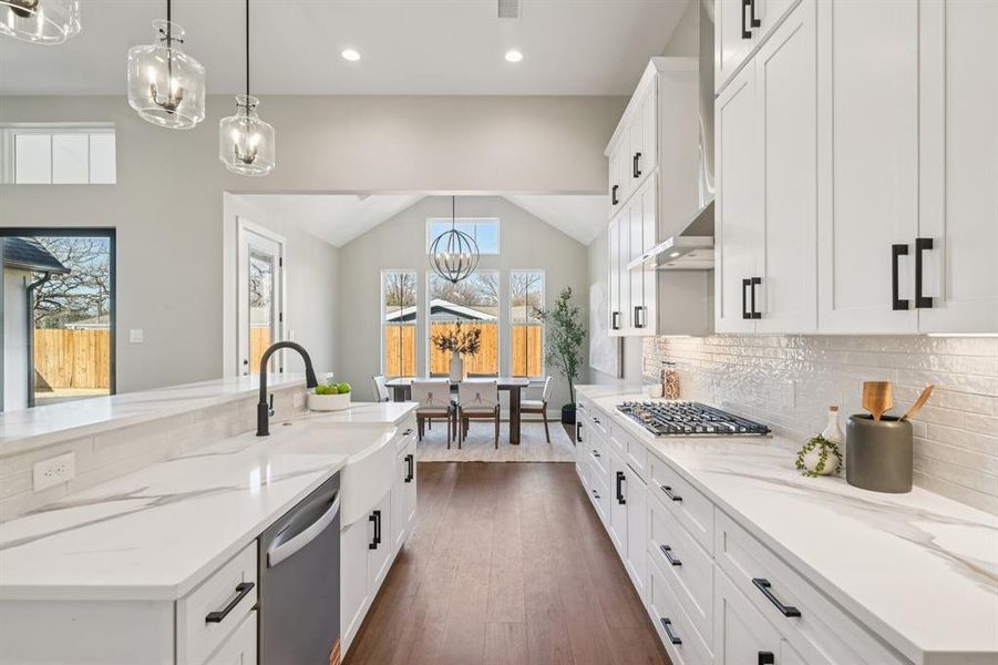 Furnished interior view inside a new home in , Grapevine (Image 32).