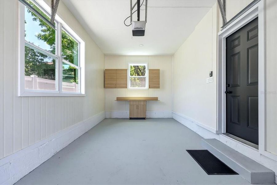 Exterior details and patio area of a home in , St. Petersburg (Image 3).