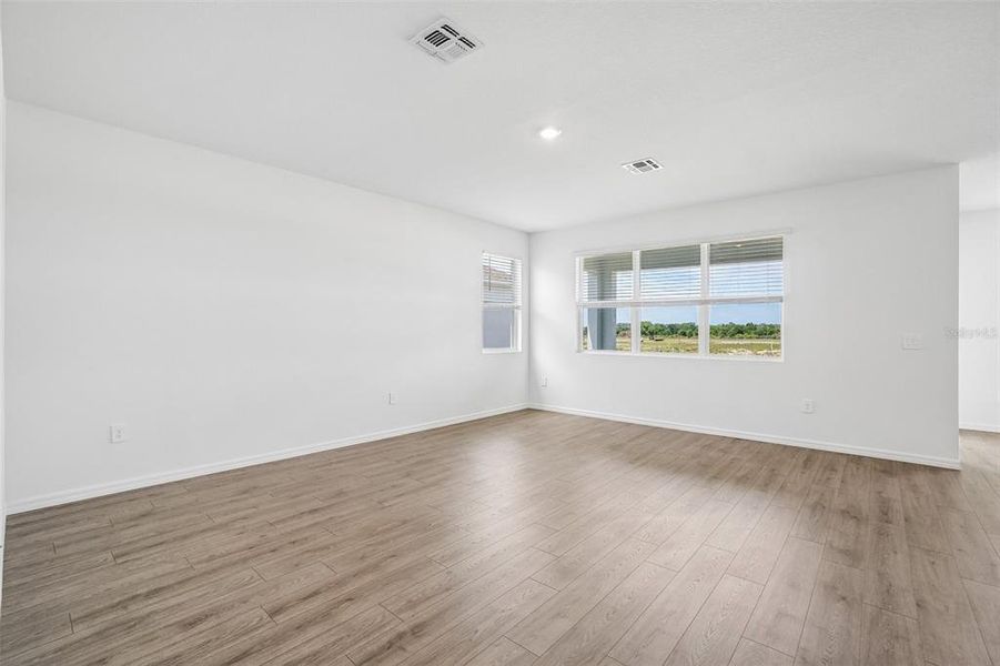 Spacious, unfurnished interior of a new home in Hawthorne Ranch, Lakeland (Image 16).