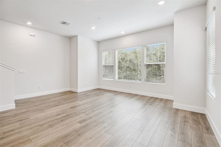 Spacious, unfurnished interior of a new home in Towns at Union, St. Petersburg (Image 32). Spacious, unfurnished interior of a new home in Towns at Union, St. Petersburg (Image 32).
