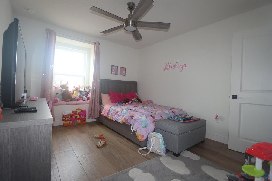 25 up bedroom 6