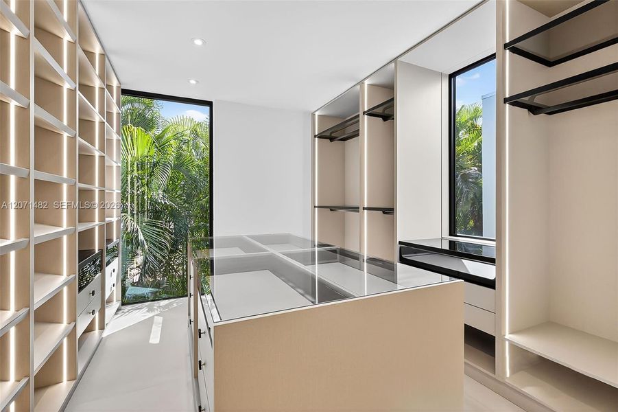 Furnished interior view inside a new home in , Fort Lauderdale (Image 50).