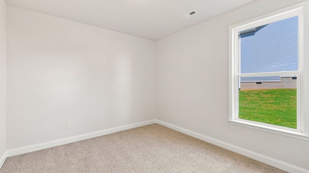 Spacious, unfurnished interior of a new home in Shadowood, Seneca (Image 23).