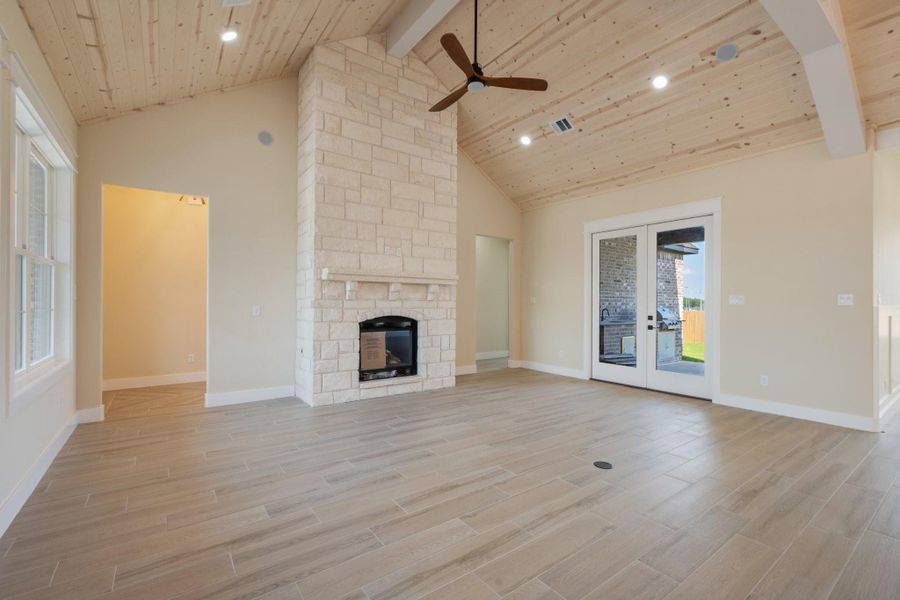 Spacious, unfurnished interior of a new home in , College Station (Image 20).