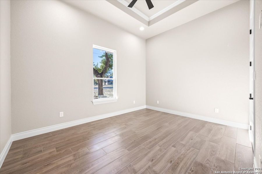 Spacious, unfurnished interior of a new home in , La Vernia (Image 21).