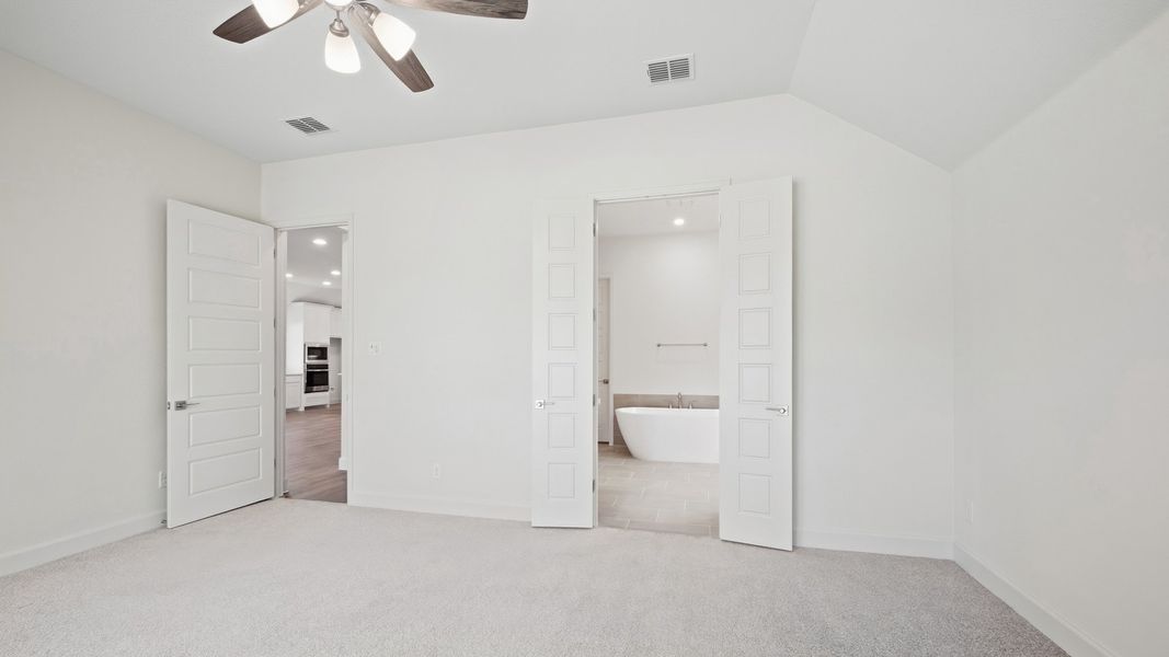 Spacious, unfurnished interior of a new home in Eliana, McKinney (Image 22).