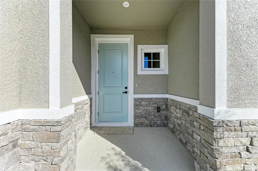 Exterior details and patio area of a home in , Bradenton (Image 25).