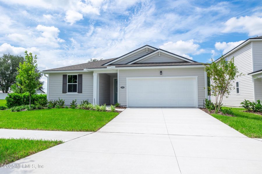 Front exterior of a new home in Sandridge Hills, Green Cove Springs, FL, highlighting curb appeal (Image 1). Front exterior of a new home in Sandridge Hills, Green Cove Springs, FL, highlighting curb appeal (Image 1).
