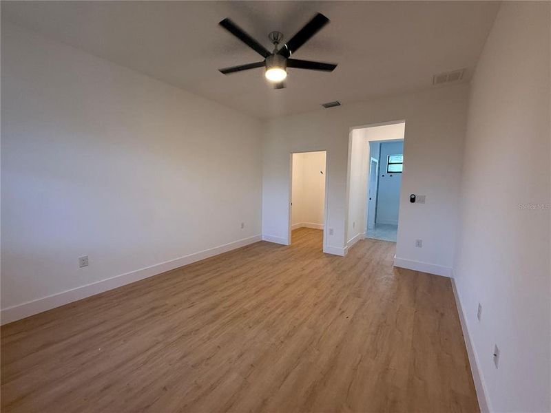 Spacious, unfurnished interior of a new home in , Port Charlotte (Image 15).
