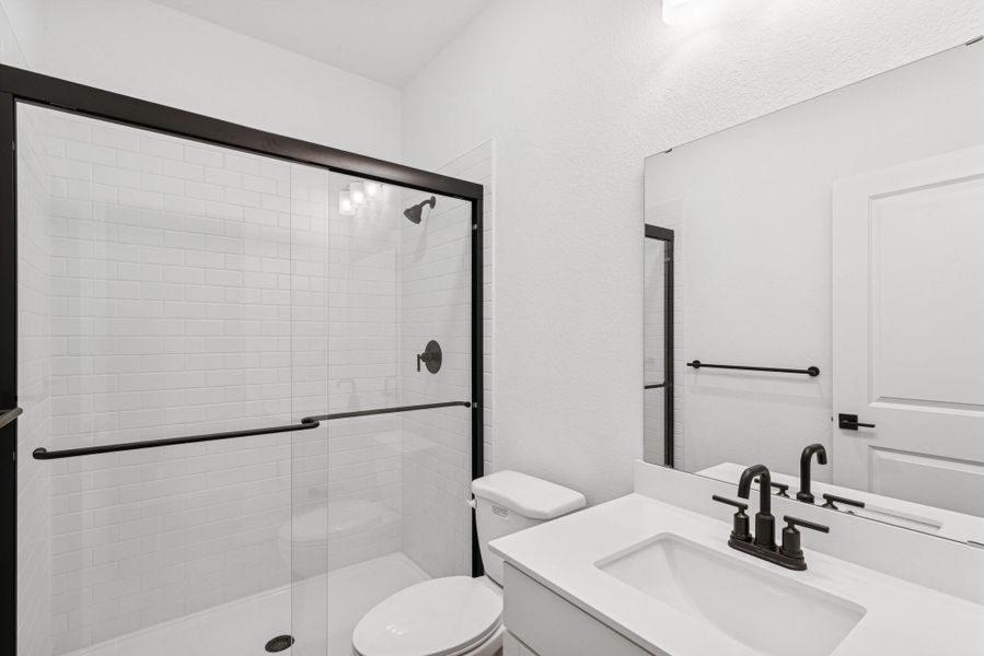 Hall bath (*Photo not of actual home and used for illustration purposes only.)