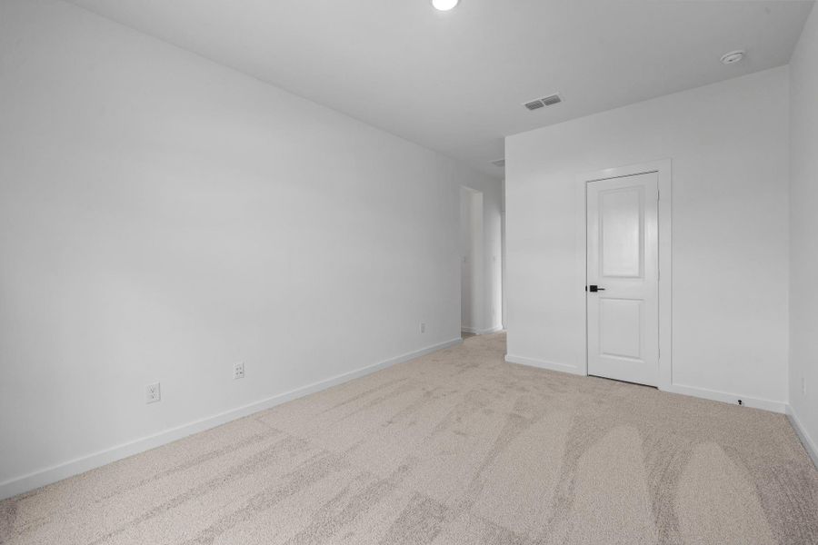 Spacious, unfurnished interior of a new home in Sienna Village of Anderson Springs 50', Missouri City (Image 17).