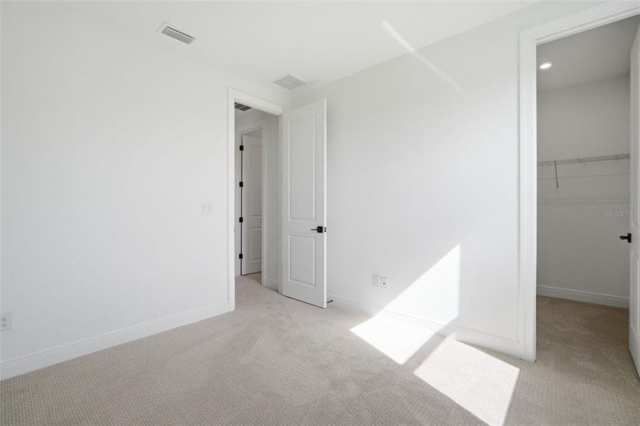 Spacious, unfurnished interior of a new home in Fieldstone, Plant City (Image 57).