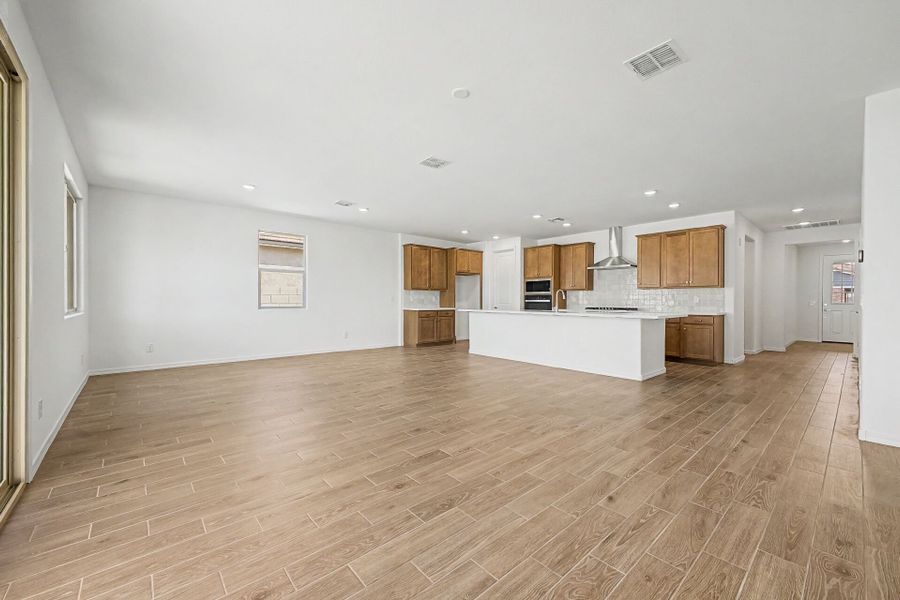 Spacious, unfurnished interior of a new home in Landmarke, San Tan Valley (Image 5). Spacious, unfurnished interior of a new home in Landmarke, San Tan Valley (Image 5).