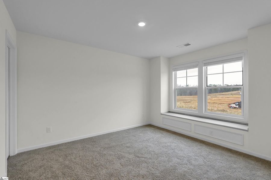 Spacious, unfurnished interior of a new home in Sedona, Greenville (Image 23).