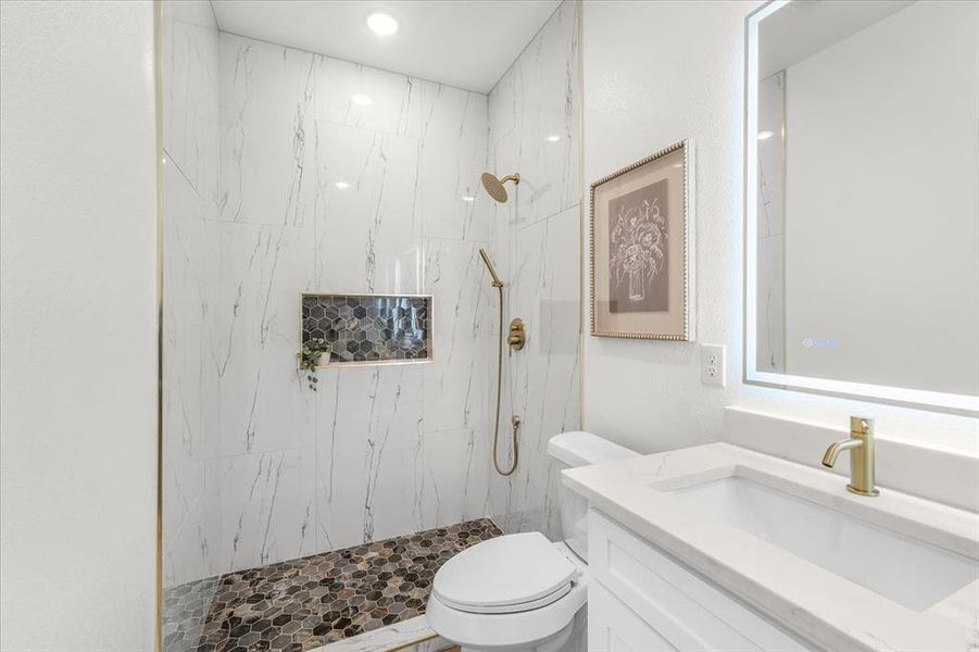 Furnished interior view inside a new home in , Fort Worth (Image 27). Furnished interior view inside a new home in , Fort Worth (Image 27).