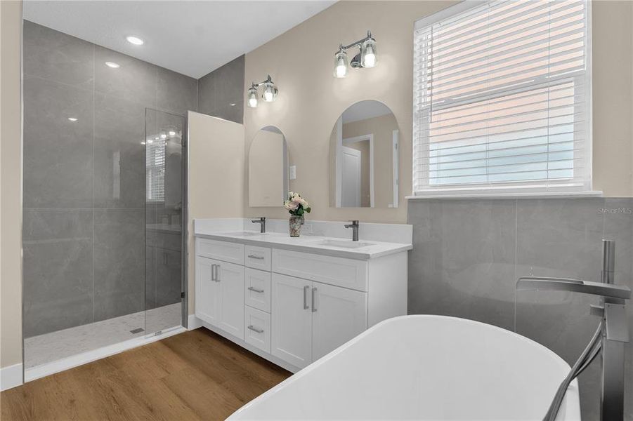 Furnished interior view inside a new home in , Winter Haven (Image 28).