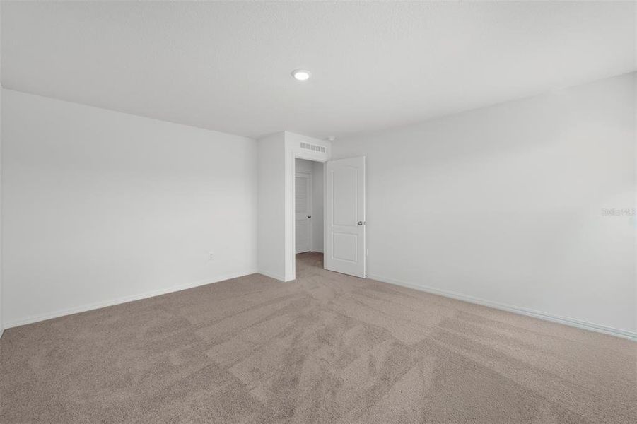 Spacious, unfurnished interior of a new home in Peach Crossings, Winter Haven (Image 19).