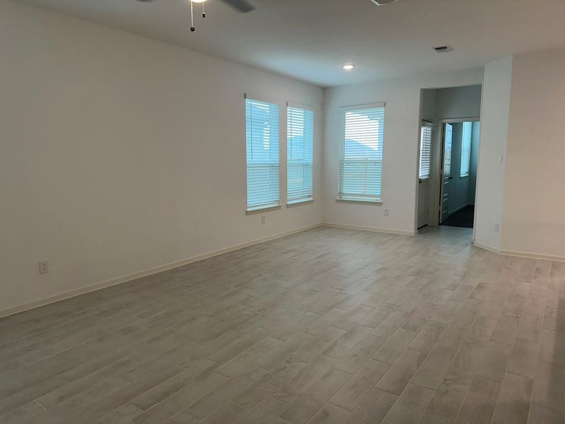 Spacious, unfurnished interior of a new home in Creekhaven, Iowa Colony (Image 12).