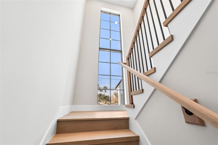 Spacious, unfurnished interior of a new home in College Park, Orlando (Image 22).